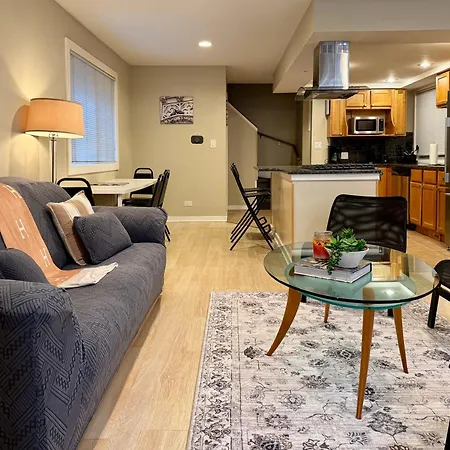 Designer Themed 4 Bedroom In Best Location With Patio And Fireplace