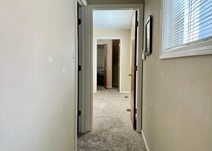 Holiday home Designer Themed 4 Bedroom In Location With Patio And Fireplace