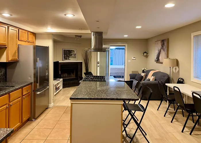 Holiday home Designer Themed 4 Bedroom In Location With Patio And Fireplace Chicago